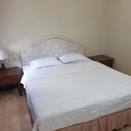 Ndalem Maharani Guest House Yogyakarta Exterior foto