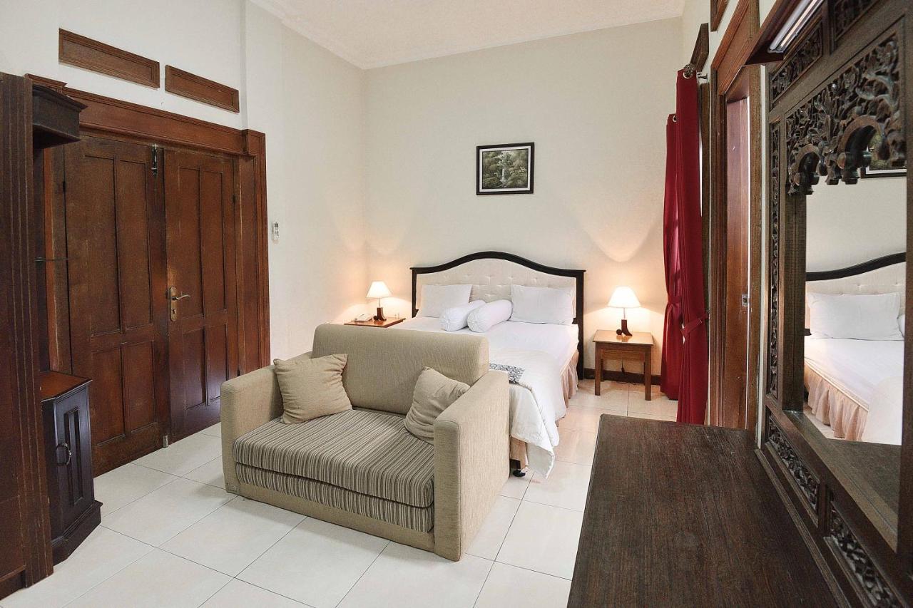 Ndalem Maharani Guest House Yogyakarta Exterior foto