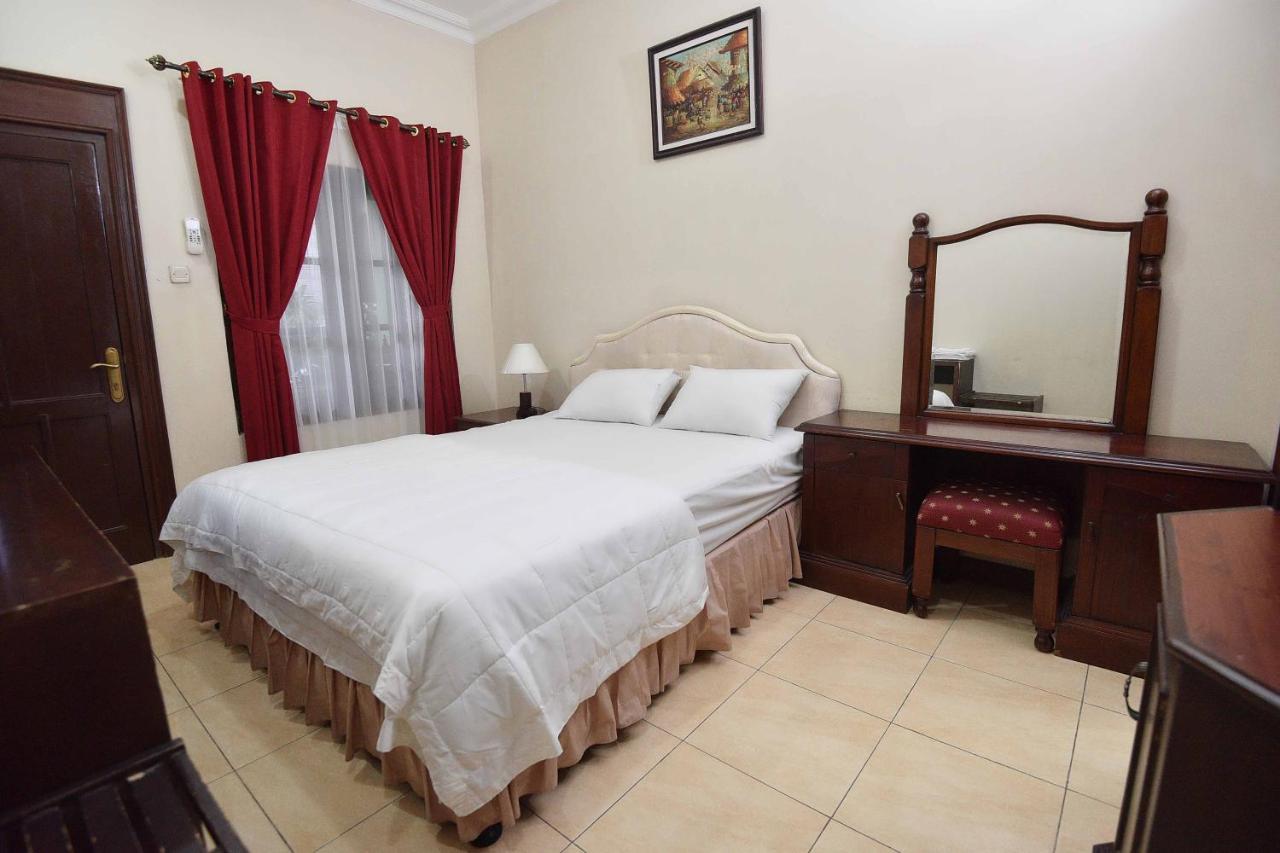 Ndalem Maharani Guest House Yogyakarta Exterior foto