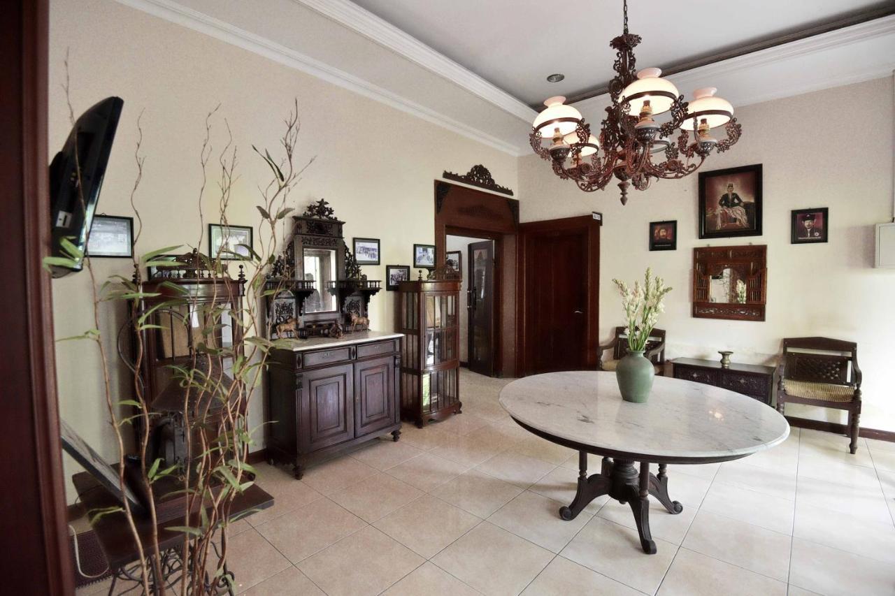 Ndalem Maharani Guest House Yogyakarta Exterior foto