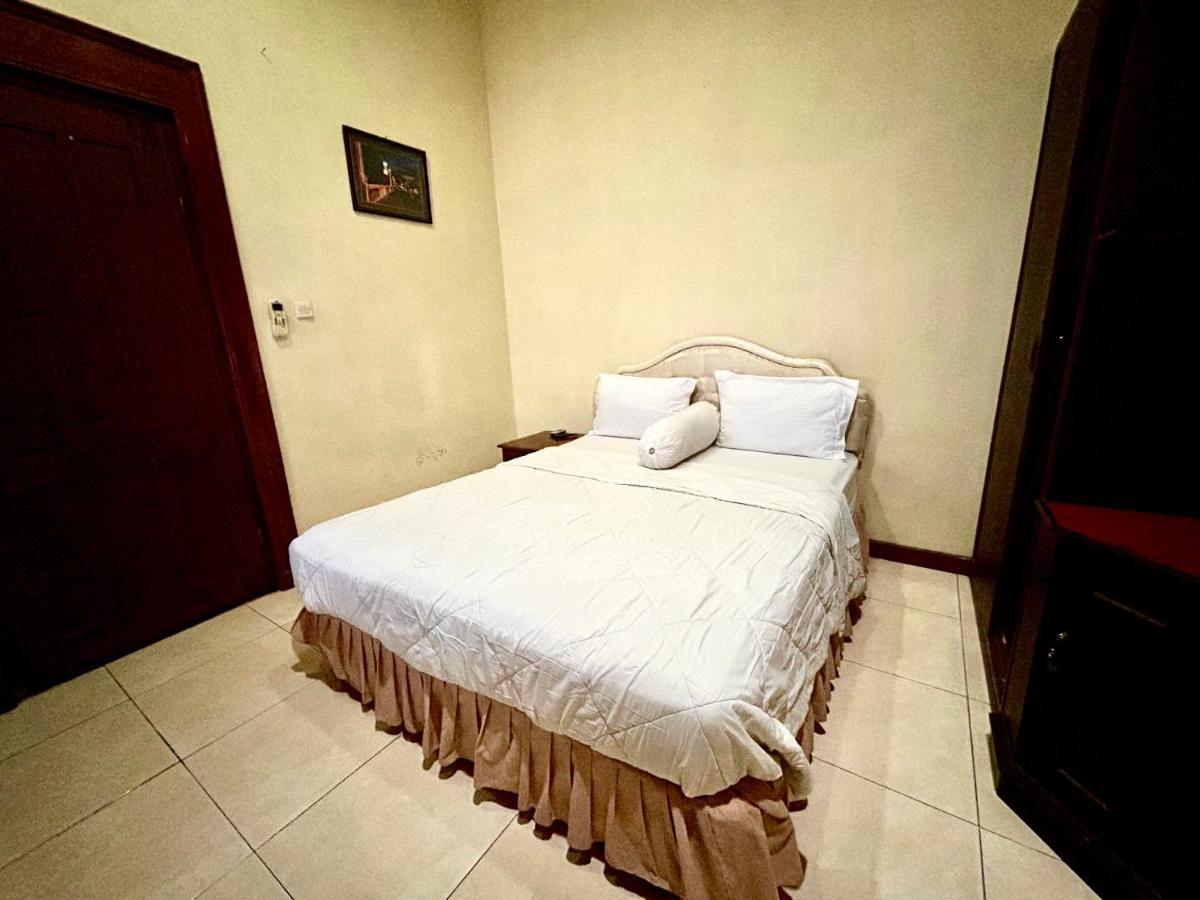 Ndalem Maharani Guest House Yogyakarta Exterior foto