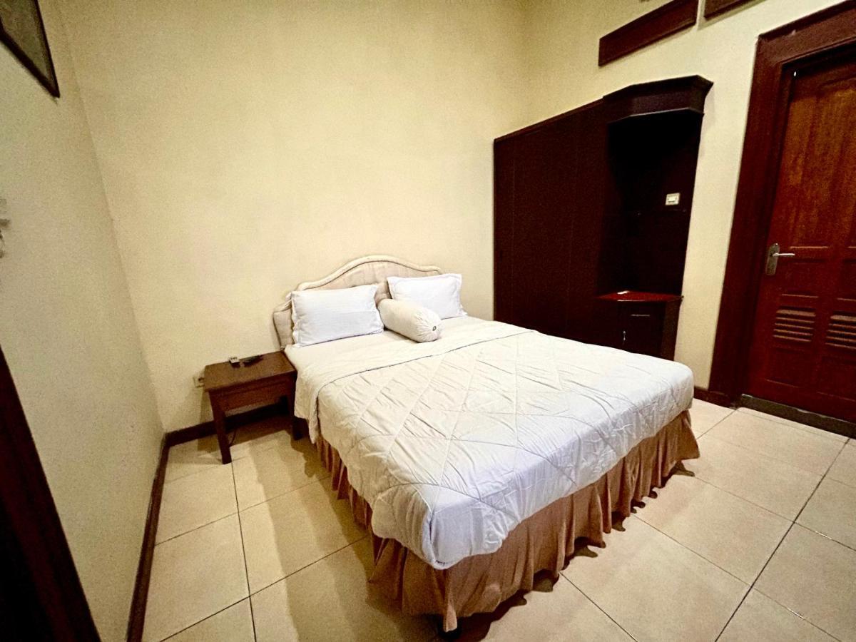 Ndalem Maharani Guest House Yogyakarta Exterior foto