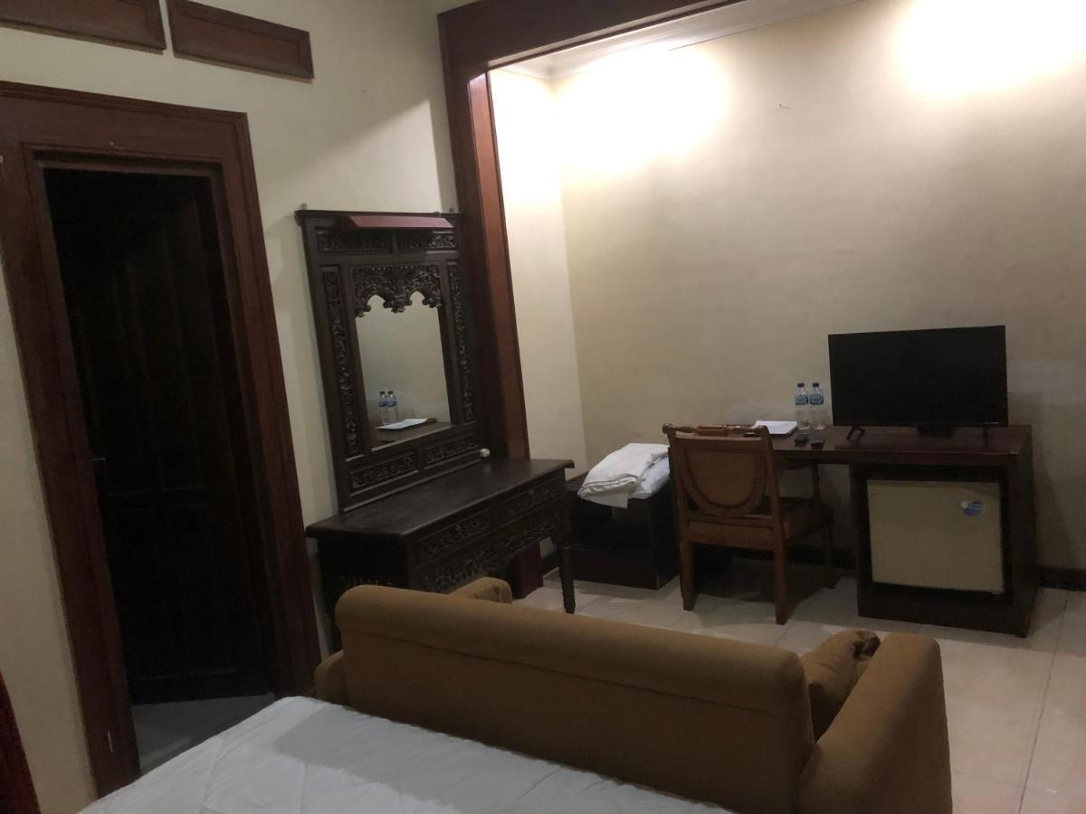 Ndalem Maharani Guest House Yogyakarta Exterior foto