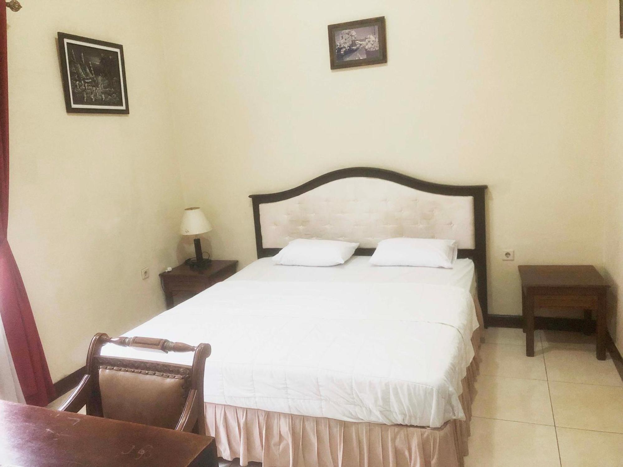 Ndalem Maharani Guest House Yogyakarta Exterior foto