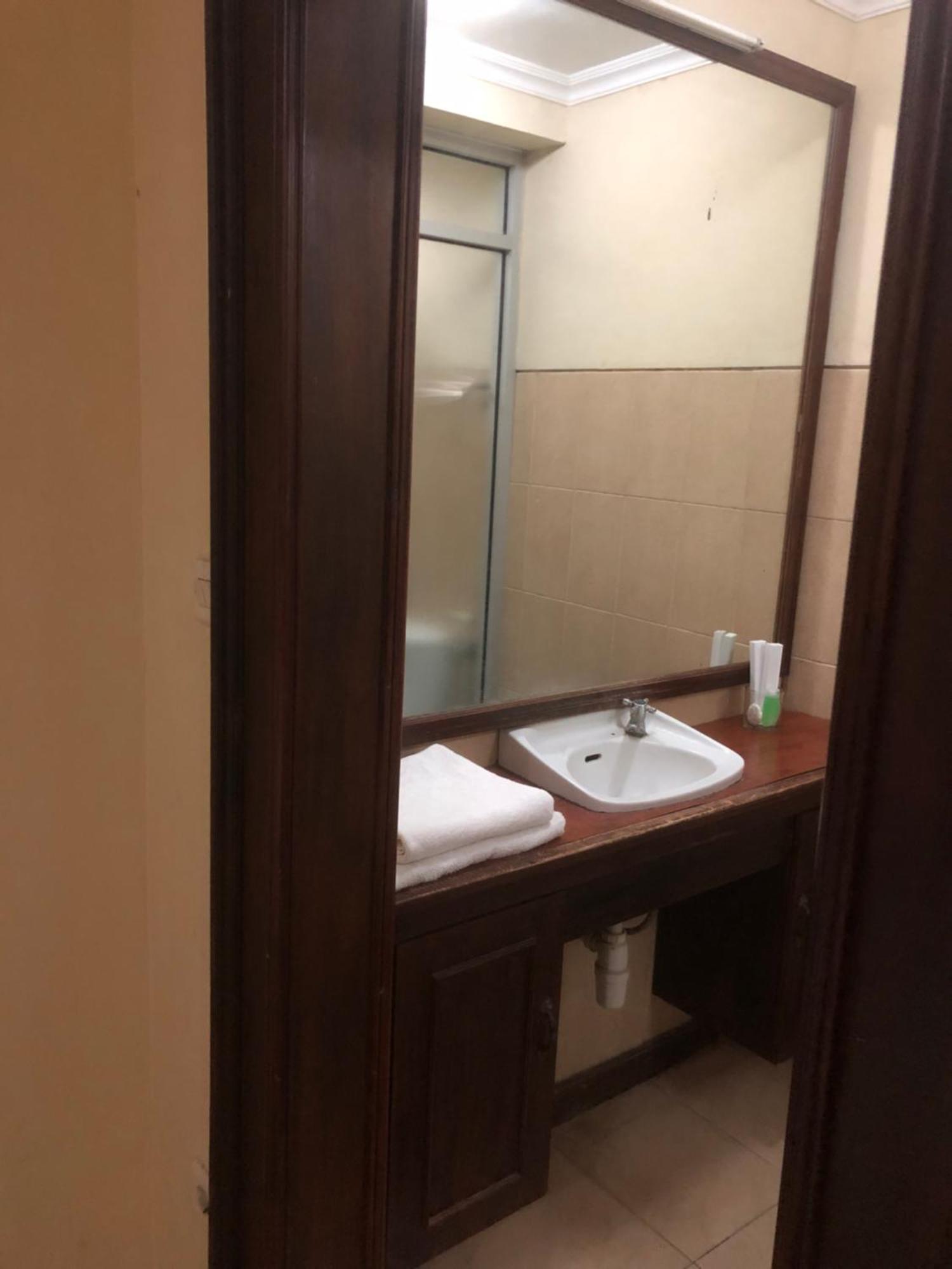 Ndalem Maharani Guest House Yogyakarta Exterior foto