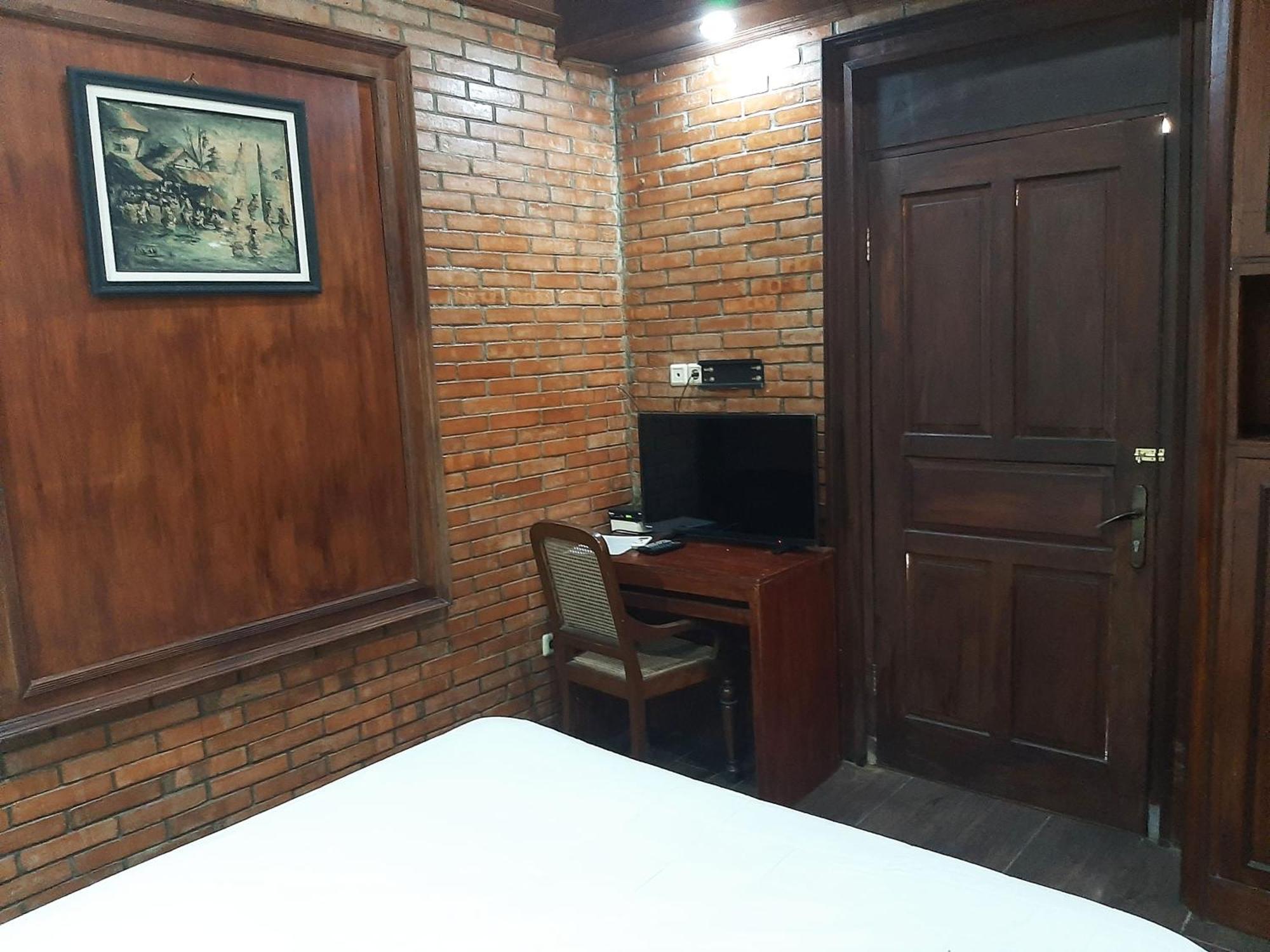 Ndalem Maharani Guest House Yogyakarta Exterior foto