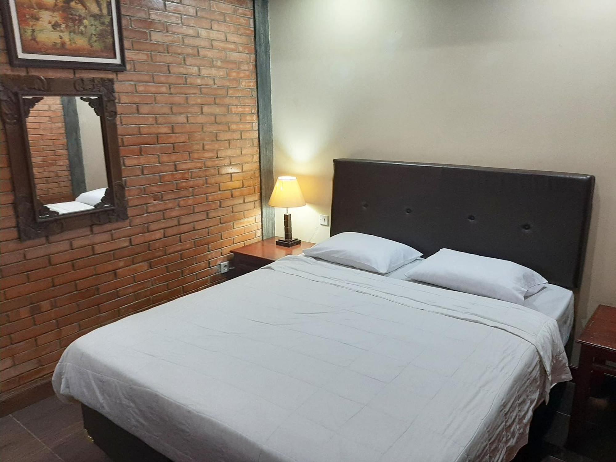 Ndalem Maharani Guest House Yogyakarta Exterior foto